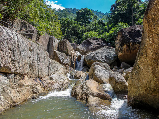 https://thailand-directory.com/wp-content/uploads/2021/10/nin-lat-waterfall-2-640x480.jpeg